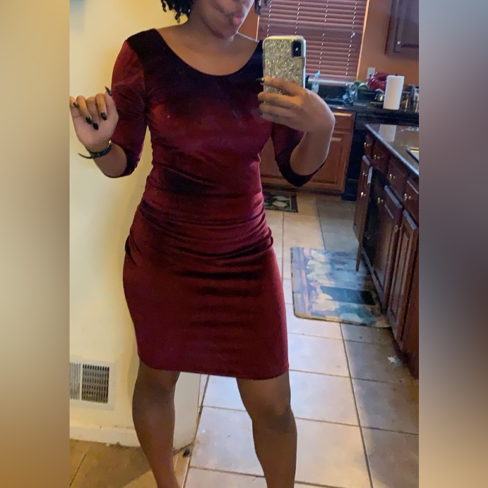 2-Piece Burgundy Velvet Top & Skirt Set – Elegant and Cozy